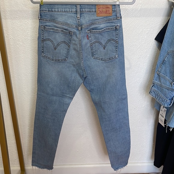 EUC Levi’s Wedgie Skinny jeans size 28 - Picture 4 of 4